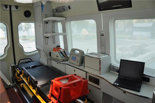 营口救护车内部